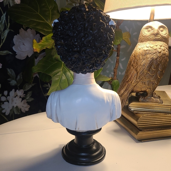 Bride of Frankenstein bust light up Halloween decor 13"x6" - Picture 2 of 11